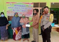 Personil Polsubsektor Pelalawan Menghadiri Giat Penyaluran BLT Desa Lalang Kabung