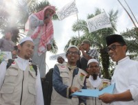 Lakukan Aksi Damai,  Gabungan Ormas Islam Kampar Serahkan Petisi Adili Ahok ke Presiden Jokowi