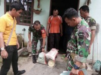 Babinsa Koramil 01/Bangkinang Mendampingi Petani Dalam Kegiatan Penyerapan Gabah/Beras Oleh Bulog