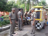 Satpol PP Rohil Amankan Gerobak PKL 