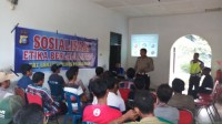  Satlantas Polres Pelalawan Berikan Sosialisasi Etika Berlalu Lintas Kepada Satpam