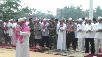  Kapolres Kampar Beserta Personil dan Warga Masyarakat Ikuti Shalat Istisqa