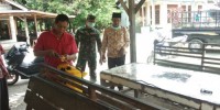 Sosialisasi Maklumat, Kades Perambahan Lakukan Penyemprotan Disinfektan Diwarung - Warung