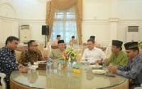 Lebaran ke Pekanbaru, Bupati Inhil Sambangi Kediaman Gubri