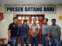 UNIT RESKRIM POLSEK TAPUNG BERSAMA OPSNAL POLRES KAMPAR UNGKAP KOMPLOTAN PERAMPOK ANTAR PROVINSI 