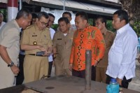Gubri Didampinggi Bupati Kampar Kunker Mengunjungi Usaha Pandai Besi