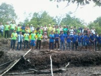 Penanaman 1000 Bibit Bakau dan Api-api di Wisata Magrove Permai