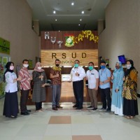 BNI Serahkan APD 10 stel Baju dan Topi Untuk Tenaga Medis RSUD Bangkinang Lawan Covid-19
