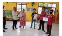 Anggota DPRD Siak Bagikan Sembako kepada Masyarakat