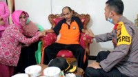 Hari Bhayangkara 74 Kapolres Bengkalis Bersama Bhayangkari Jenguk Anggota Yang Sakit