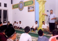 Buka Puasa Bersama Warga Sekip Hulu, Bupati Yopi Beri Santunan Puluhan Fakir Miskin dan Anak Yatim