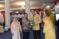 Digelar di Desa Sungai Ambat, Enok Bupati Inhil Hadiri Haul Sultani Aulia Syekh Abdul Qadir Al-Jaela