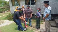 Kejari Kampar Berikan Bantuan Untuk Anak Yatim Dan Lansia Dampak Covid-19