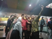 Wakil Ketua DPRD Riau H. Zukri Idola Kaum Millenial Pelalawan Jadi Rebutan Selfy