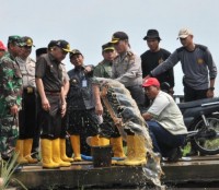 Plt Gubri Kapolda dan Danrem Tinjau 100 Kanal Bloking di Pelalawan