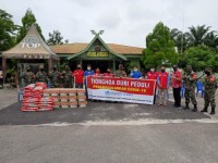 PSMTI Mandau Bersama Upika Mandau  Dan LAMR Bagikan Sembako Kepada Warga Terdampak Covid-19