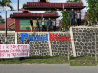 Mahasiswa Pelalawan Poros Tengah (PTMP), Gelar aksi dikantor Kejaksaan Negri Pelalawan