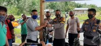 Kapolres Kampar Berbagi Hasil Panen Ikan Program Jaga Kampung Dengan Wartawan