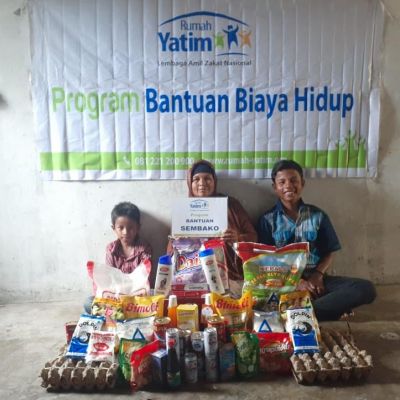 Bantuan Lanjutan Rumah Yatim untuk Ibu Yeni, Seorang Diri Nafkahi 3 Anaknya