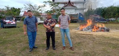 Barang Bukti Yang Sudah Mempunyai Kekuatan Hukum Tetap, di Musnahkan Kejari Kampar