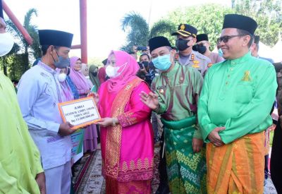 Bupati Bengkalis Kasmarni Serahkan Pemenang Lomba Lampu Colok Tahun 2022