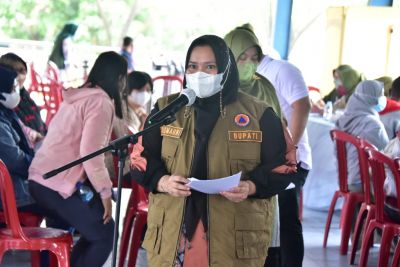 Bupati Bengkalis Membuka Secara Resmi,Penyelenggaraan  5.000 Vaksinasi di Pasar Semi Modren