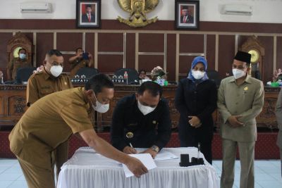 Bupati Labuhanbatu Hadiri Rapat Ranperda Tentang APBD TA 2022