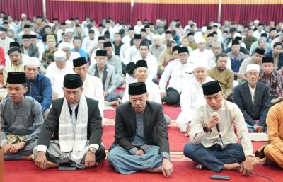 Bupati Rohil Laksanakan Sholat Idul Adha di Masjid Agung Al Ikhlas dan Gelar Open House