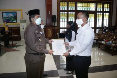 Bupati  Siak Alfedri  Serahkan  SK CPNS,Ingatkan ASN Harus Gerak Cepat