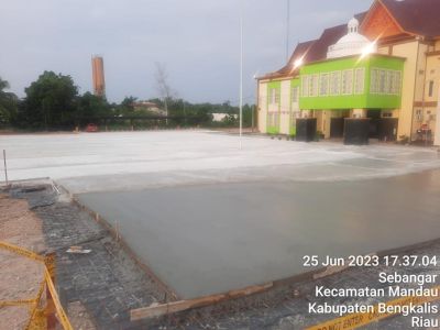 Camat ucapkan terima kasih kepada Bupati Bengkalis, Pengerjaan halaman gedung Kantor