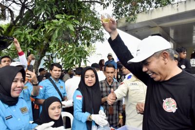Deklarasi Gerakan Kampar Bersih Narkoba, Pj Bupati Kampar Kamsol Melakukan Tes Urine