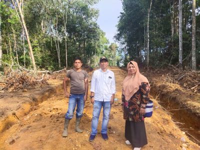 Disbunnakkeswan Kampar Melakukan Pembukaan Jalan Produksi Dalam Meningkatkan Hasil Petani