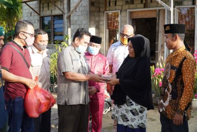 Diskominfo dan Insan Pers Kampar  Bagikan Bubur Asyuro dan Sembako, Sambut Hari Asyura 10 Muharram