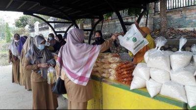 DKPTPH Kab.Pelalawan Menggelar Bazar Murah Beras Penyalai