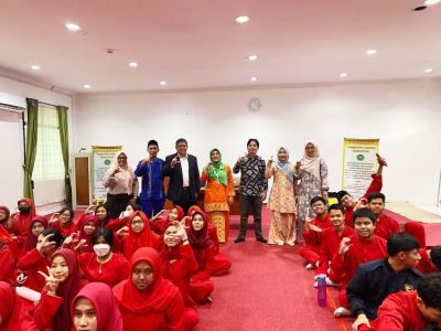 DOSEN FH UNILAK BERI PENYULUHAN HUKUM DI SMA CENDANA PEKANBARU