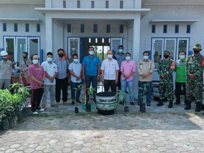 EMP Bentu Ltd Menggelar Penyuluhan  Sampah Plastik Dan Menanam Pohon Di Langgam