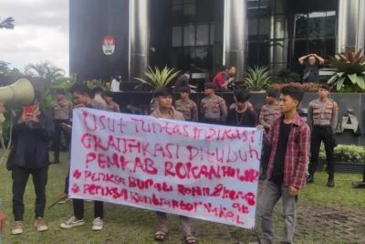 Gerakan Mahasiswa Rantau Jakarta Desak KPK Usut Bupati Rohil Afrizal Sintong dan Istri Serta Kadis P