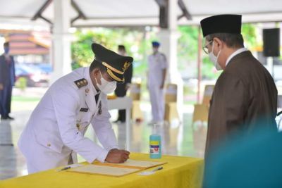 Gubri Resmi Lantik Bupati dan Wabup Rohil Afrizal Sintong-Sulaiman