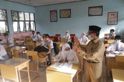 Hari Ke-2, Sekda Siak Arfan Usman Kunjungi SMA N 1 Siak
