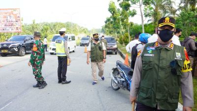 Kapolres Pelalawan Bersama TimYustisi Giat Penyekatan Orang Dan Kendaraan