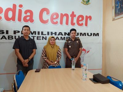 Kasi Intel Kejari Kampar Melakukan Kunjungan ke KPU Kampar, Bahas Seputar Ini
