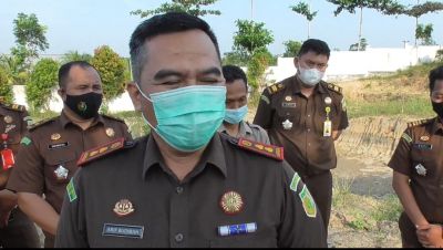 Kejari Kampar Ajak Masyarakat Tanam Pohon di Lahan Tidur Untuk Menjaga Lingkungan