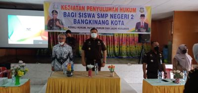 Kejari Kampar Berikan Penyuluhan Hukum JMS, Tentang Media Sosial dan Hoax di SMP