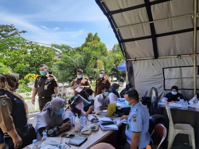 Kejari Kampar Gelar Vaksinasi Bagi Masyarakat, Memperingati HBA ke-61 dan HUT IAD ke-21