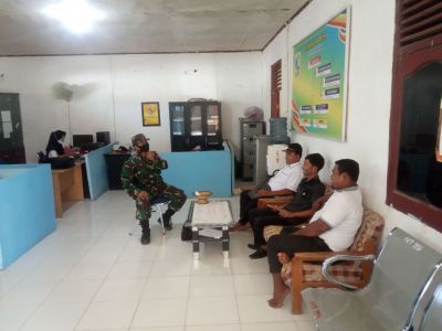 Kopda Suprianto Komsos Bersama Aparatur Desa Dukung  Sukseskan TMMD Ke 110 Kodim 0313/KPR