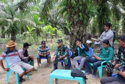 Letkol (Inf) Endik Yunia Hermanto jalin silaturahmi dan koordinasi dengan warga  Air Hitam