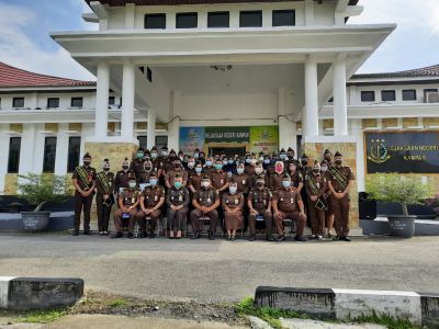 Menuju WBK dan WBBM, Kejari Kampar Lakukan Penandatanganan Komitmen Bersama dan Lakukan  Vaksinasi