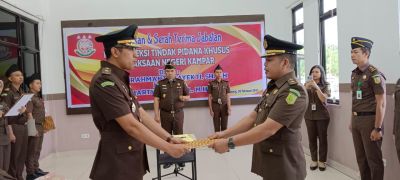 Pelantikan dan Sertijab Kasi Pidsus Kejari Kampar Dilaksanakan, Kajari Sampaikan Hal Ini