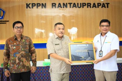 Pemkab Labuhanbatu Terima Penghargaan North Sumatera Invest