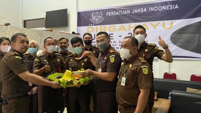 Pemotongan Nasi Tumpeng, Kejari Kampar Peringati Hut Persatuan Jaksa Indonesia (PJI) Ke - 28